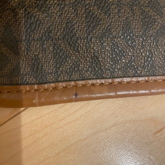 MICHAEL KORS Signature Eva Tote Shoulder Bag w/ Embossed Croc Leather Trim - Picture 16 of 16